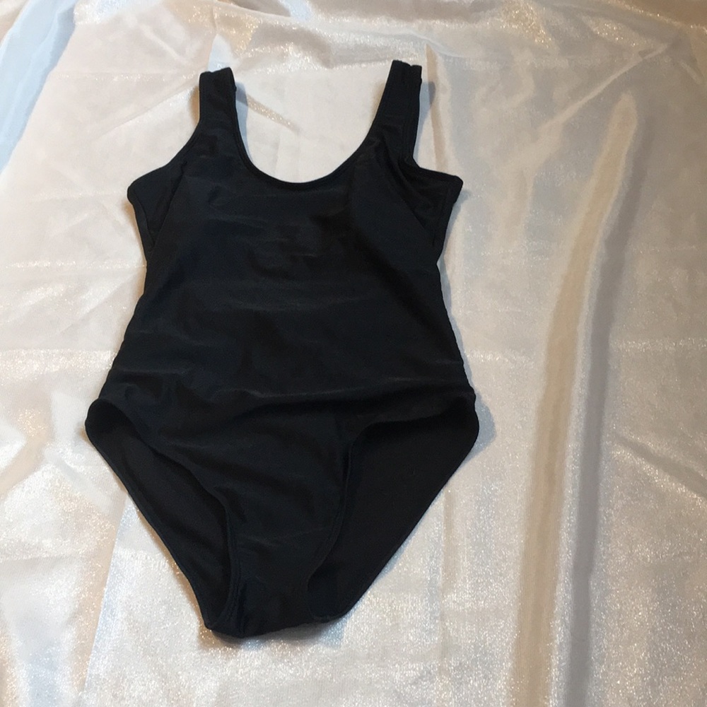Super cute basic one piece - Picture 2 of 3